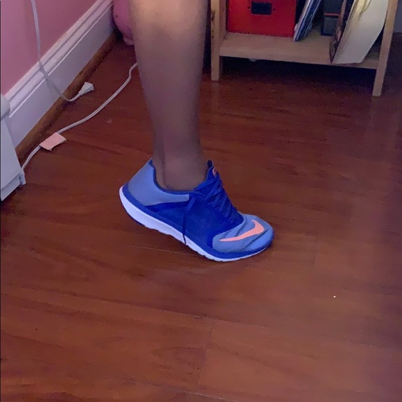 Women’s sneakers - Picture 4 of 4